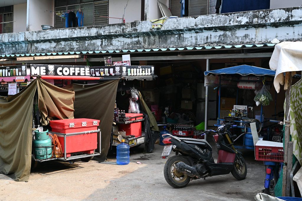 Guests at the counter in Amber Coffee